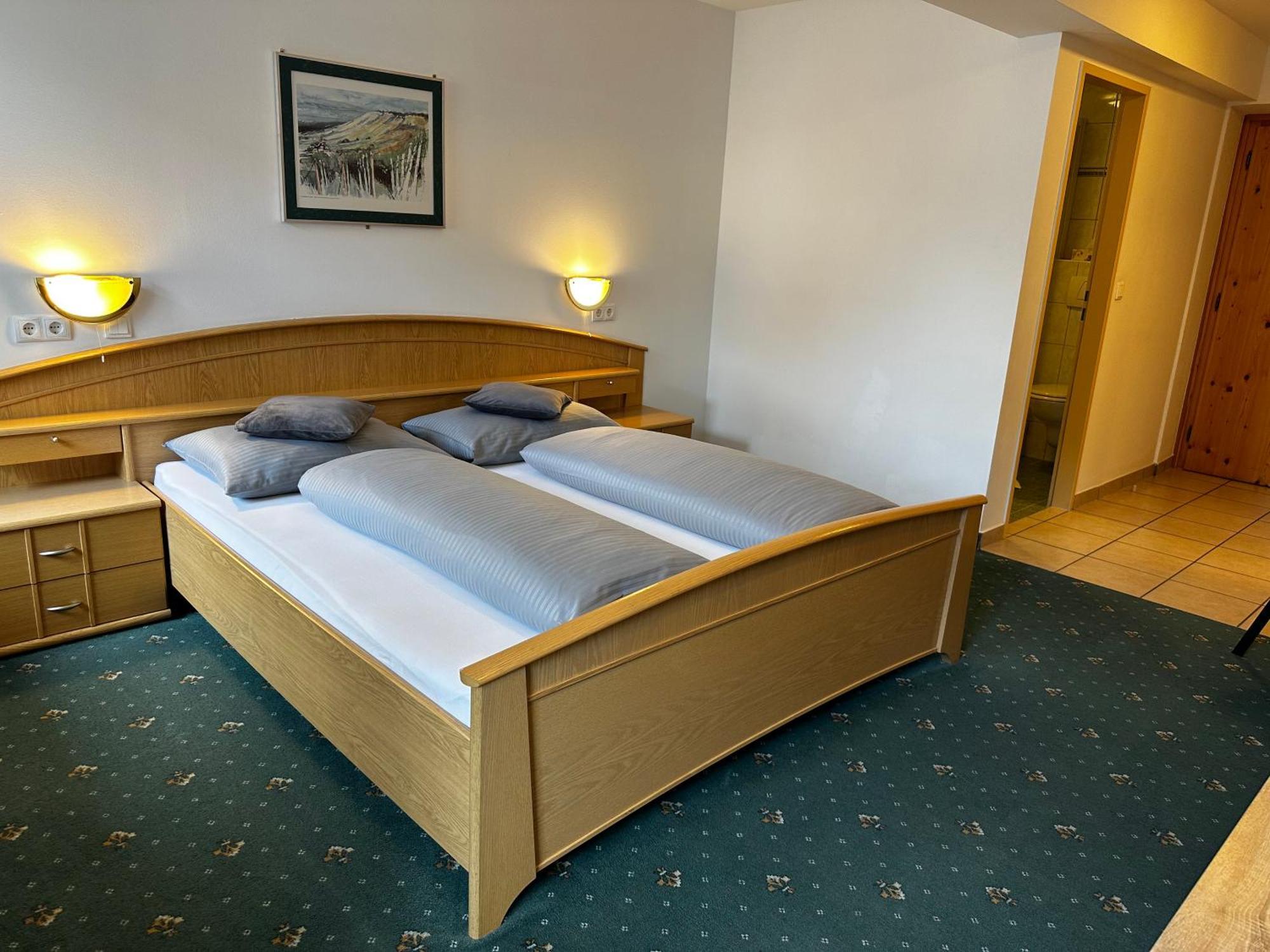 Bed and Breakfast Goldener Adler Шарниц Экстерьер фото
