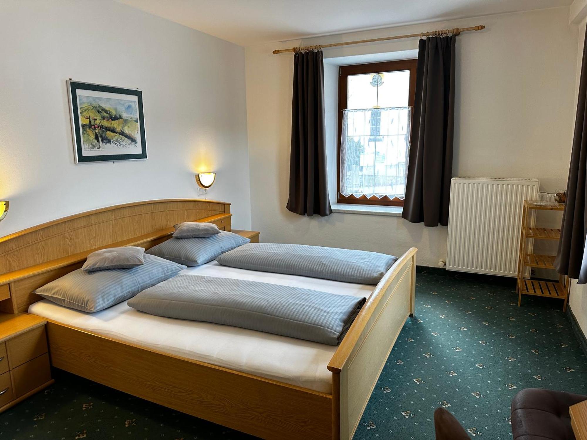 Bed and Breakfast Goldener Adler Шарниц Экстерьер фото