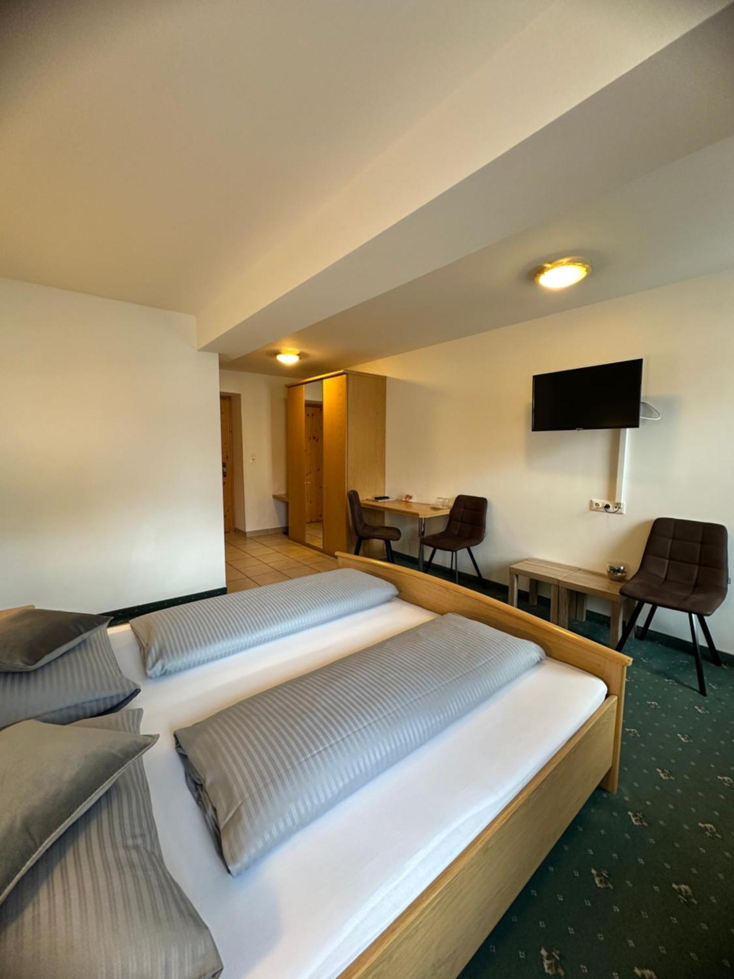 Bed and Breakfast Goldener Adler Шарниц Экстерьер фото