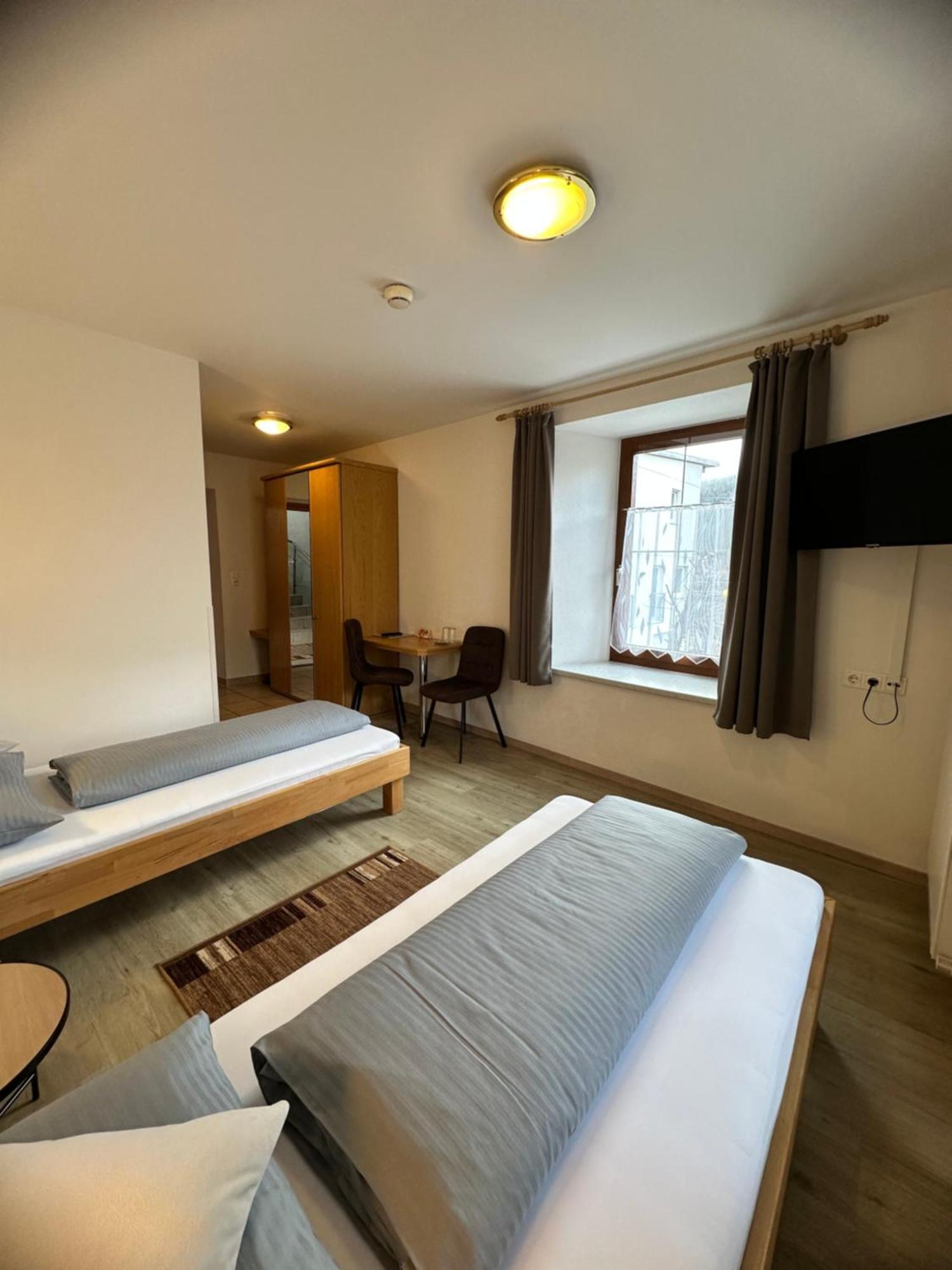 Bed and Breakfast Goldener Adler Шарниц Экстерьер фото