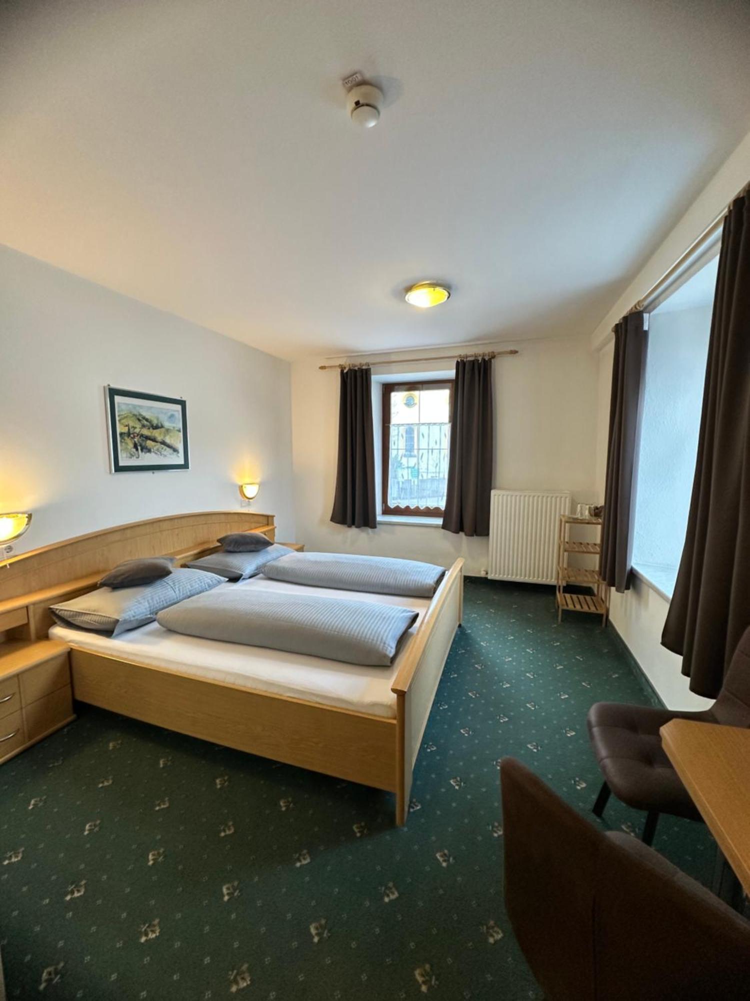 Bed and Breakfast Goldener Adler Шарниц Экстерьер фото