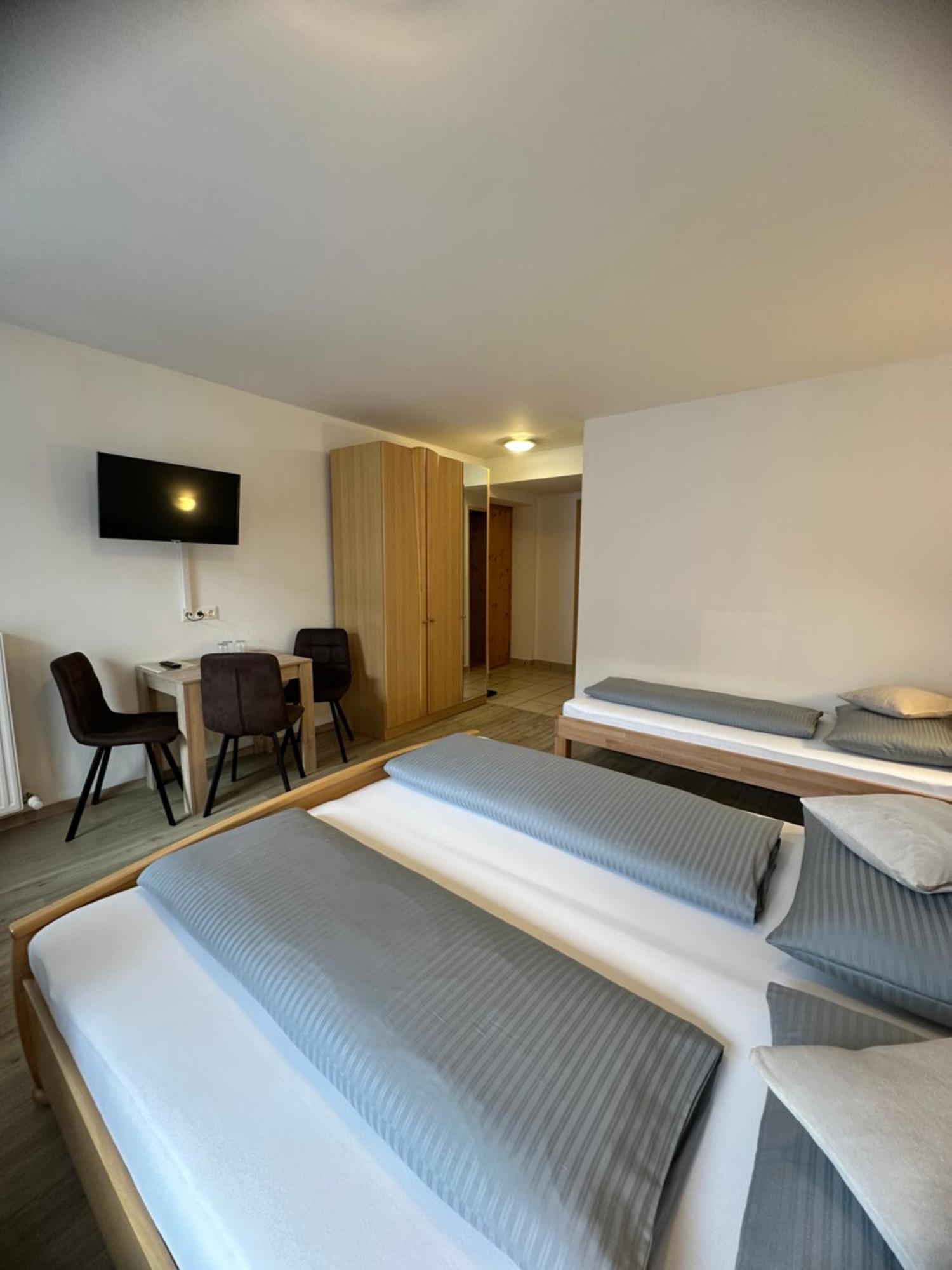 Bed and Breakfast Goldener Adler Шарниц Экстерьер фото