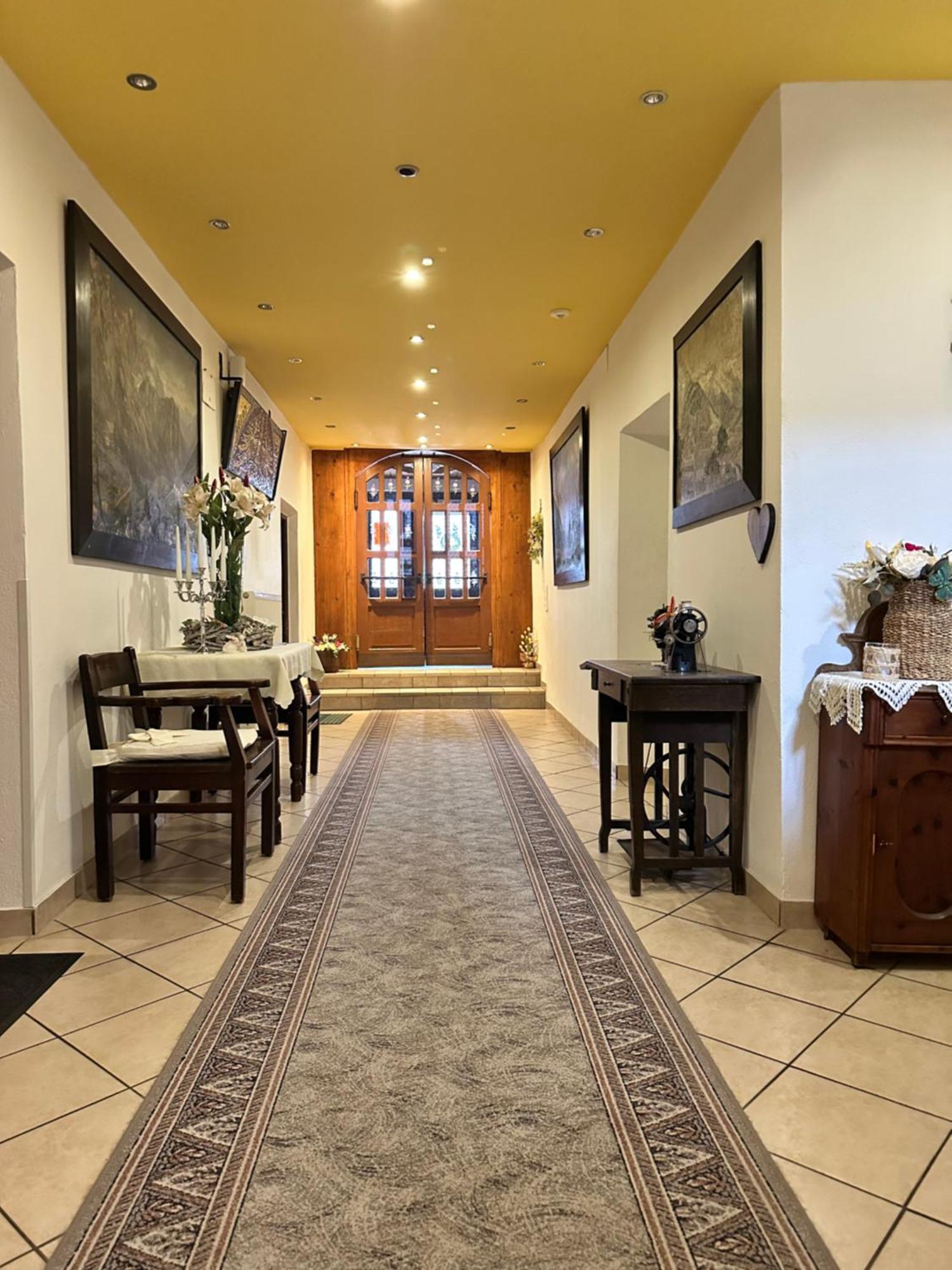Bed and Breakfast Goldener Adler Шарниц Экстерьер фото
