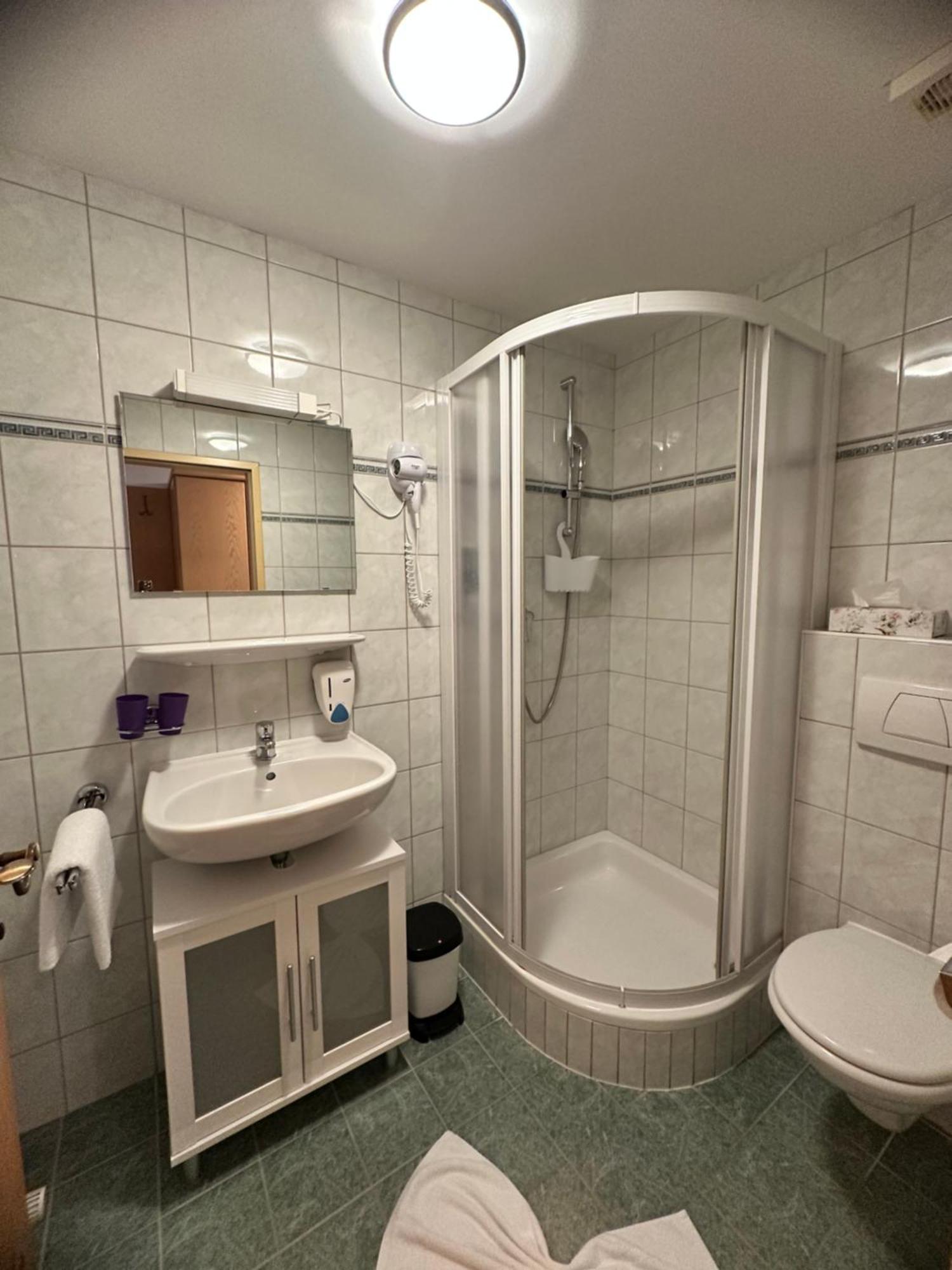 Bed and Breakfast Goldener Adler Шарниц Экстерьер фото