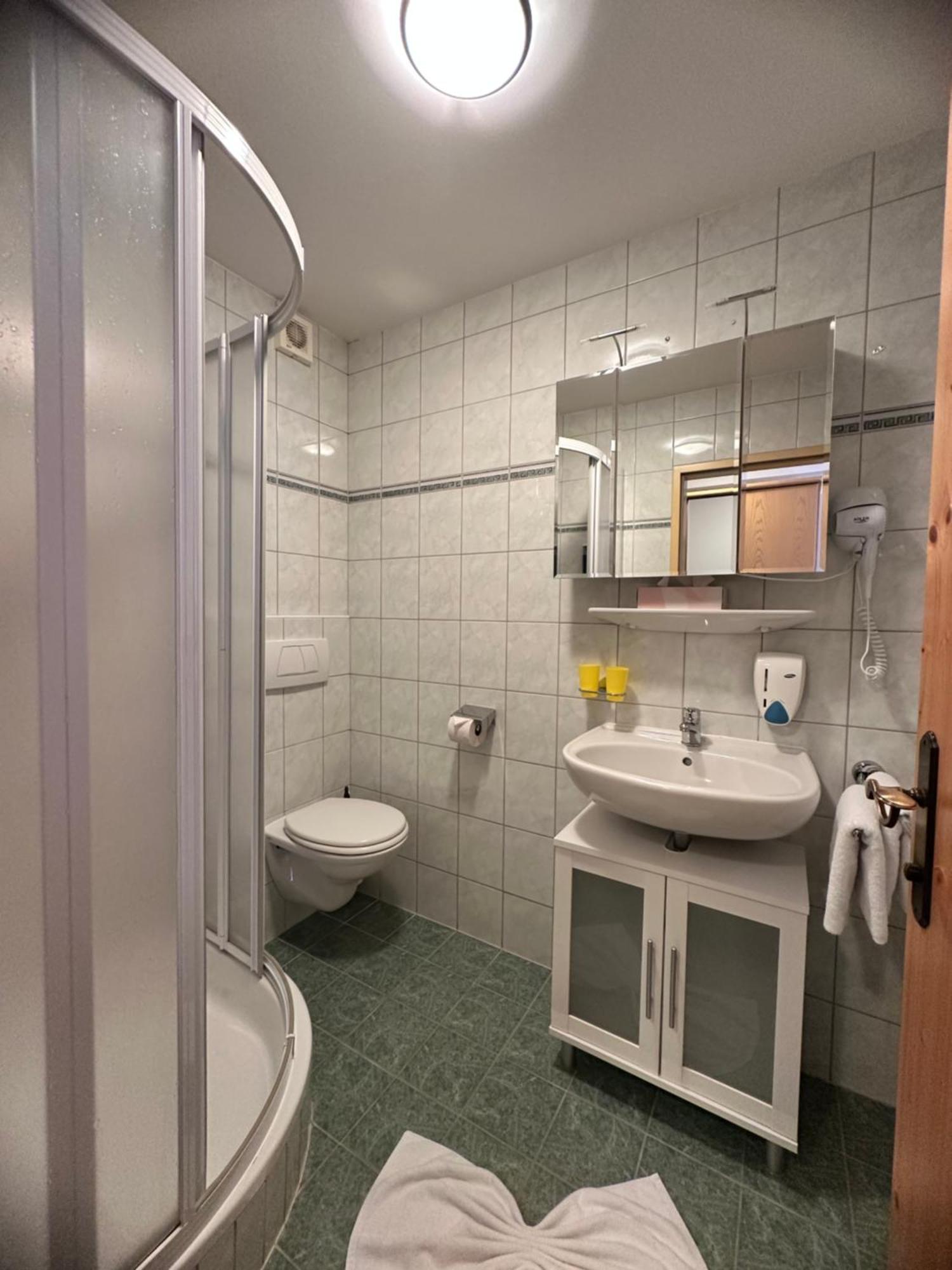 Bed and Breakfast Goldener Adler Шарниц Экстерьер фото