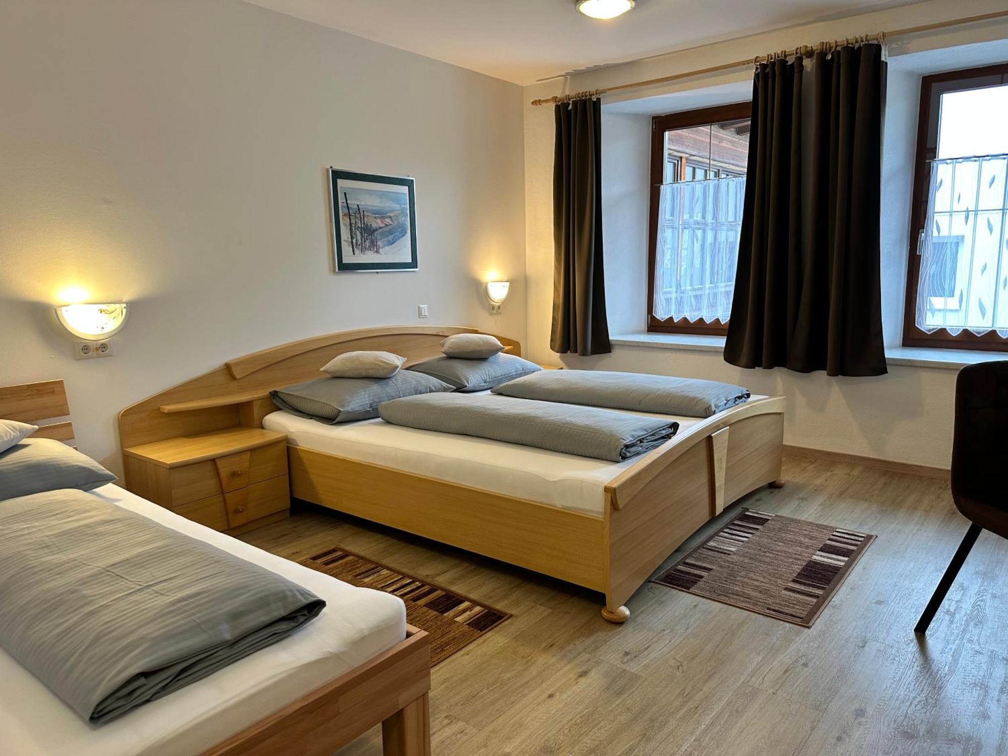 Bed and Breakfast Goldener Adler Шарниц Экстерьер фото