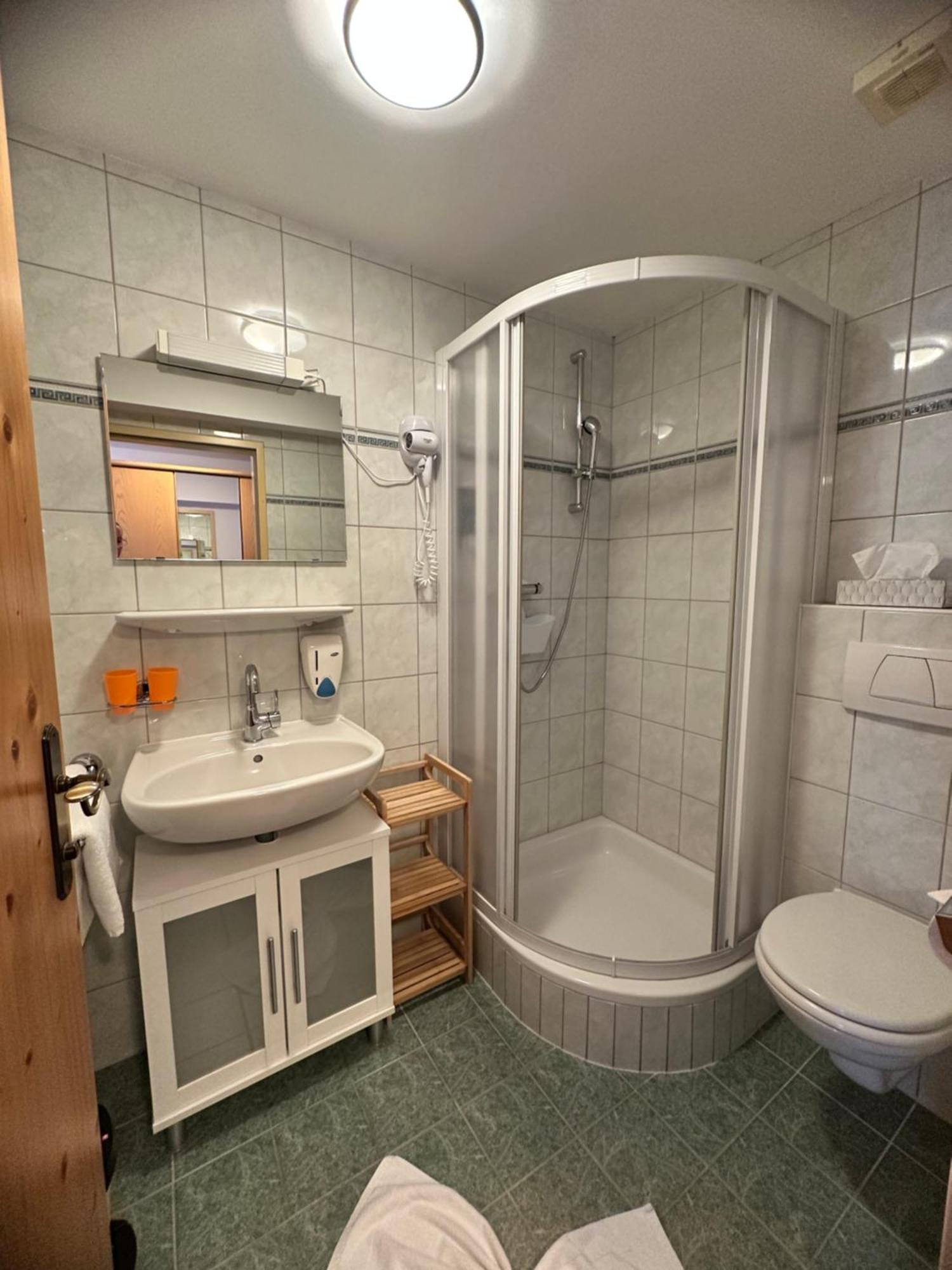 Bed and Breakfast Goldener Adler Шарниц Экстерьер фото